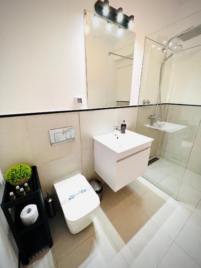 Exquisite - Two Bedroom Apartment Bucharest Exterior photo
