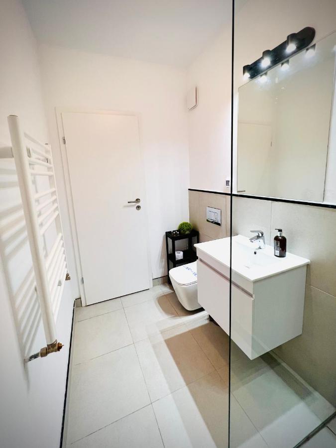 Exquisite - Two Bedroom Apartment Bucharest Exterior photo